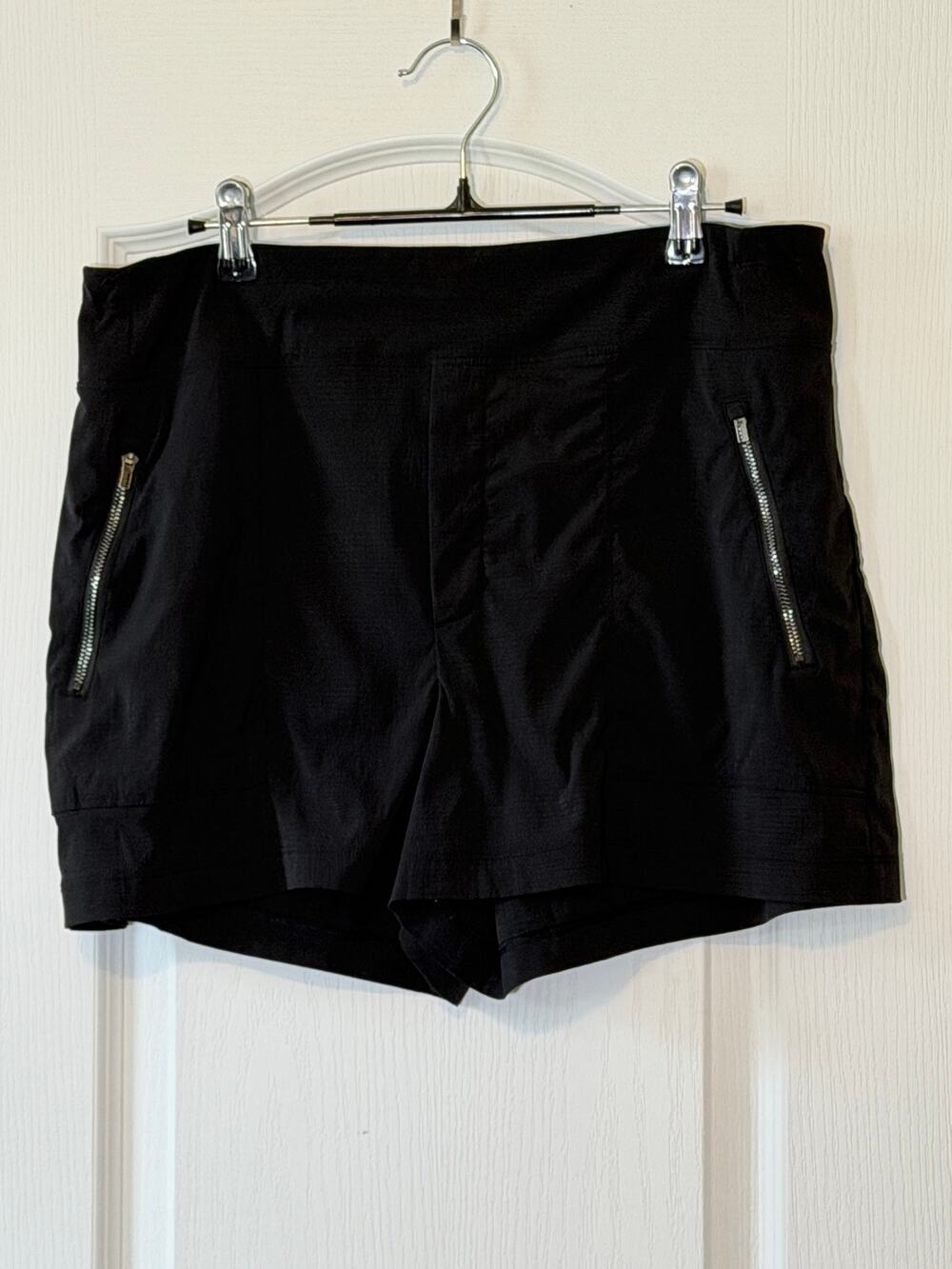 Athleta Black Trekkie North Shorts Size 12 Outdoor Trail Athletic Stretch